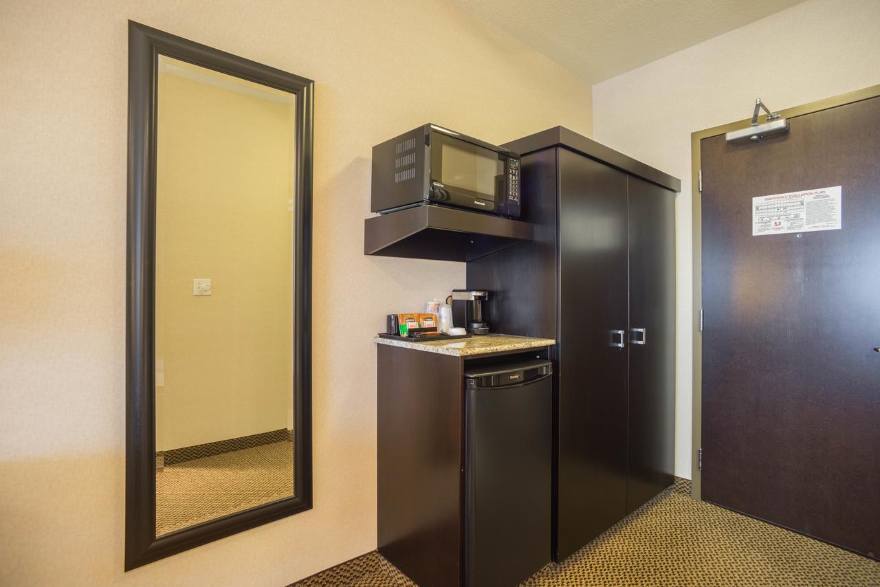 Best Western Wainwright Inn & Suites Εξωτερικό φωτογραφία