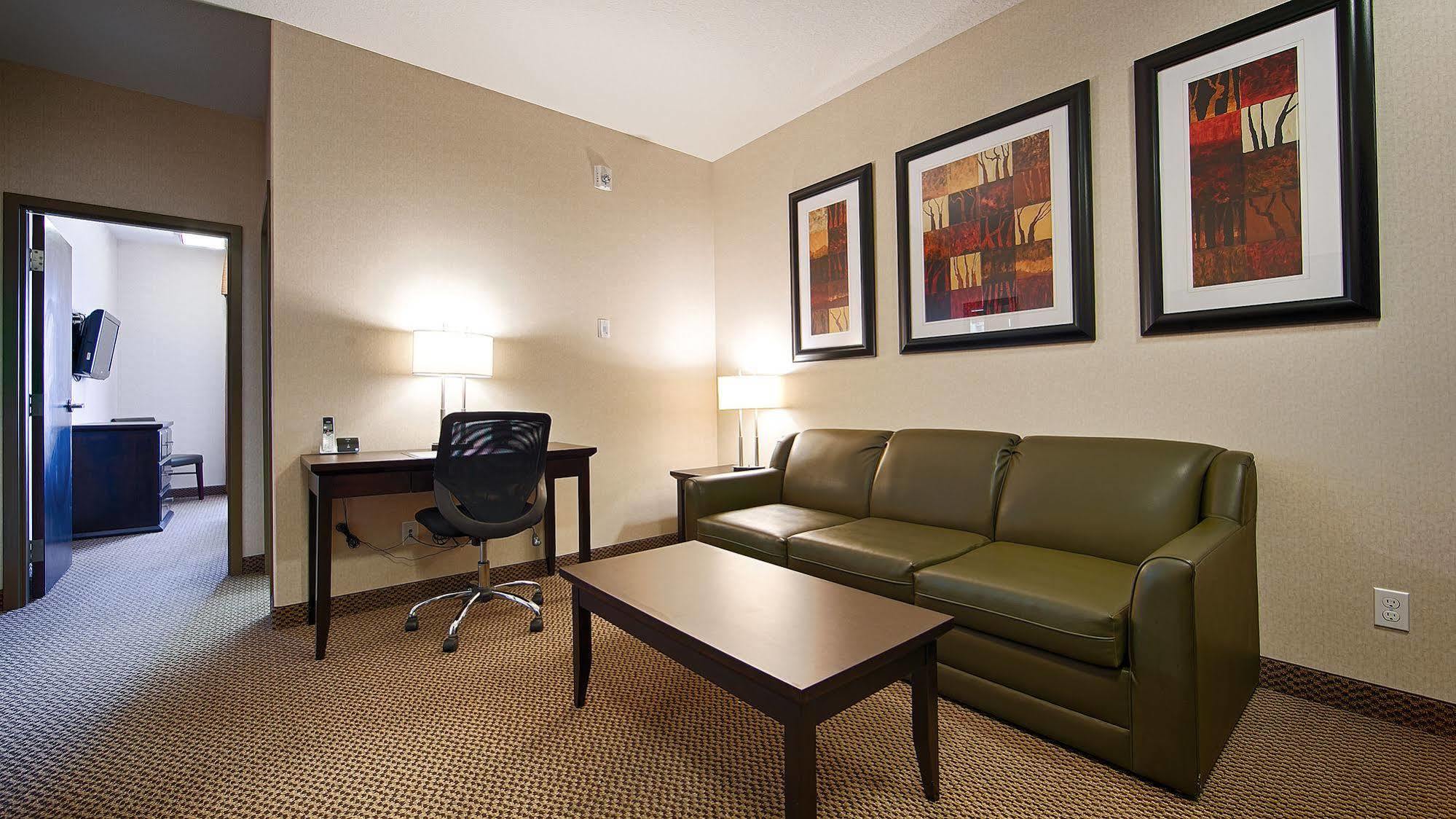 Best Western Wainwright Inn & Suites Εξωτερικό φωτογραφία