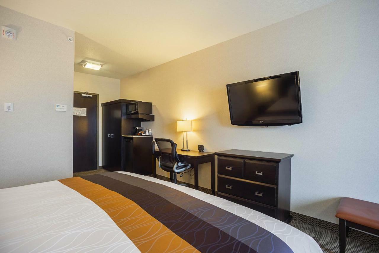 Best Western Wainwright Inn & Suites Εξωτερικό φωτογραφία